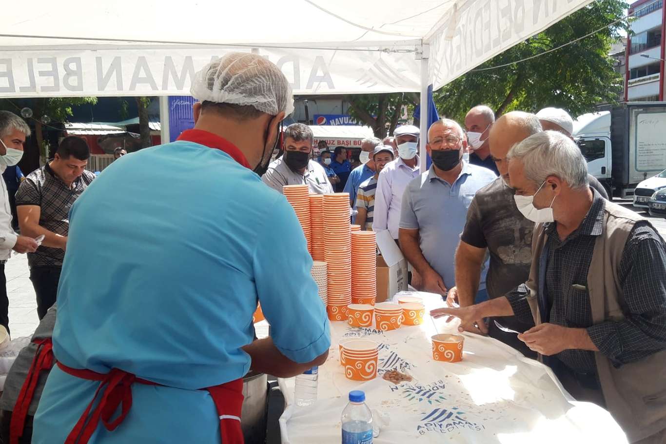 Adıyaman'da Muharrem ayı nedeniyle 2 bin kişiye aşure dağıtıldı